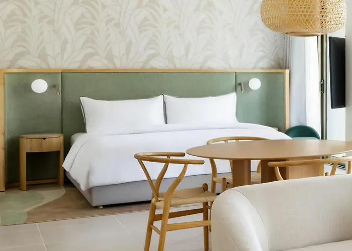 Pet Friendly hotel: The Westin Salgados Beach Resort, Algarve