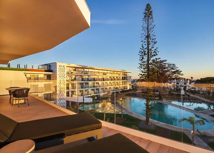 Castelo Suites Hotel